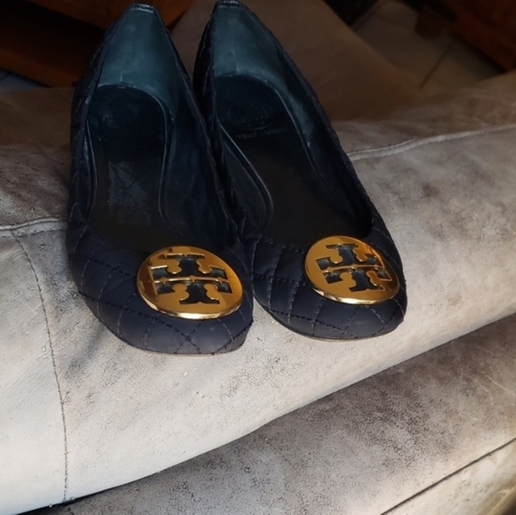 Tory Burch Quinn Black Quilted‎ Ballet Flats Shoes Gold Medallion - Picture 7 of 9